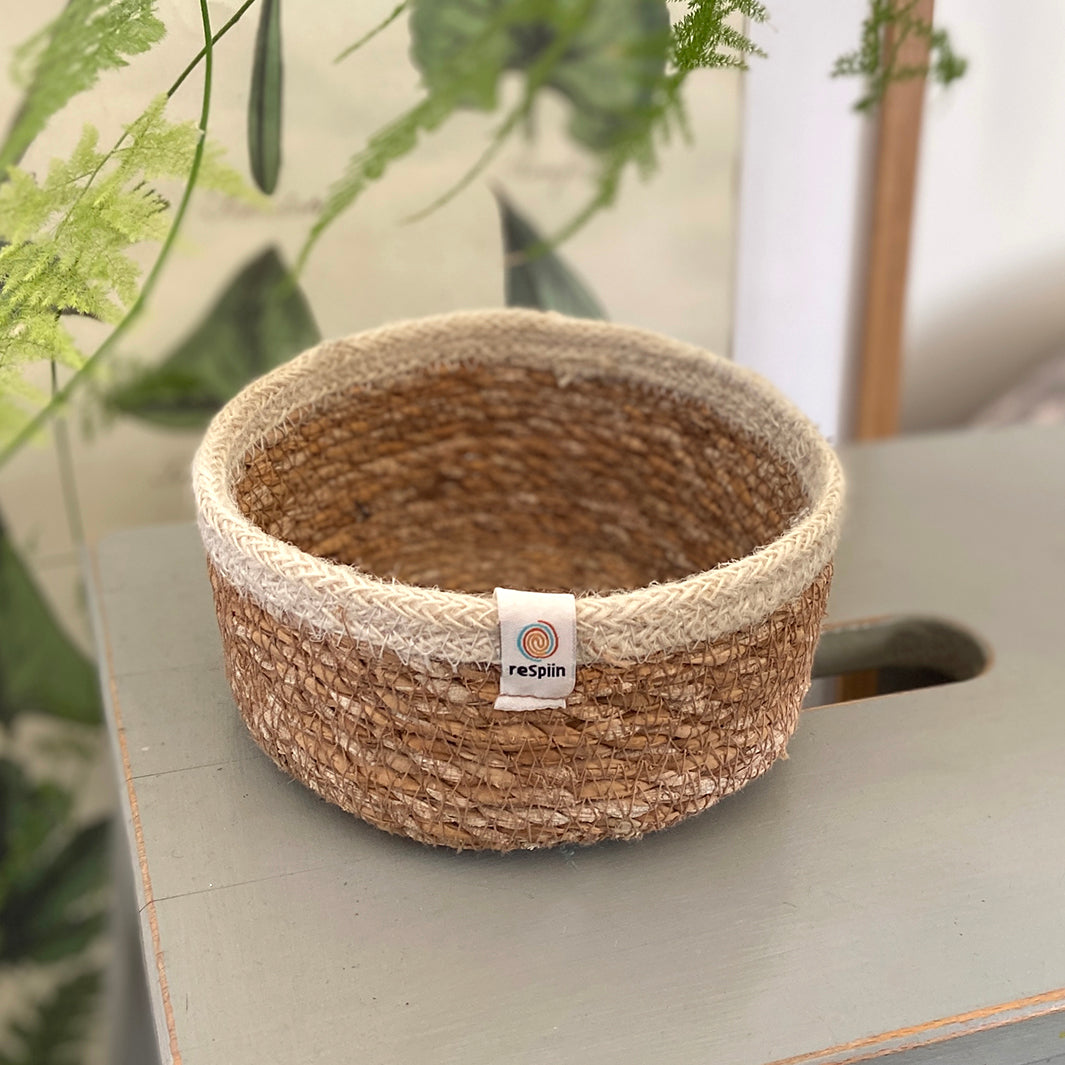 Shallow Seagrass & Jute Basket - Natural/White - Small
