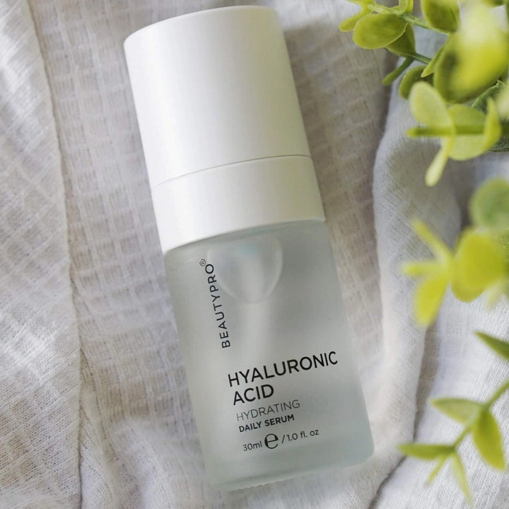 Hydrating hyaluronic acid serum with chamomile – vegan water-free skincare