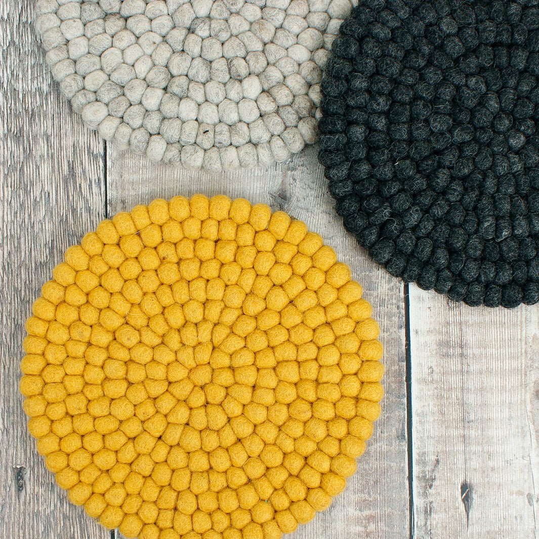 Mildo Felt Ball Tablemat - Green Tulip