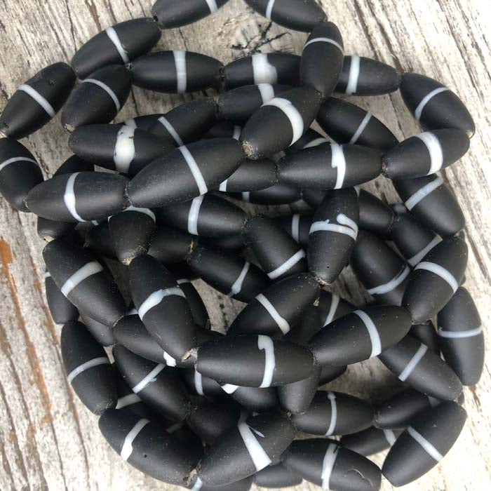 Jangali Monochrome Recycled Glass Bead Bracelet - Black & White